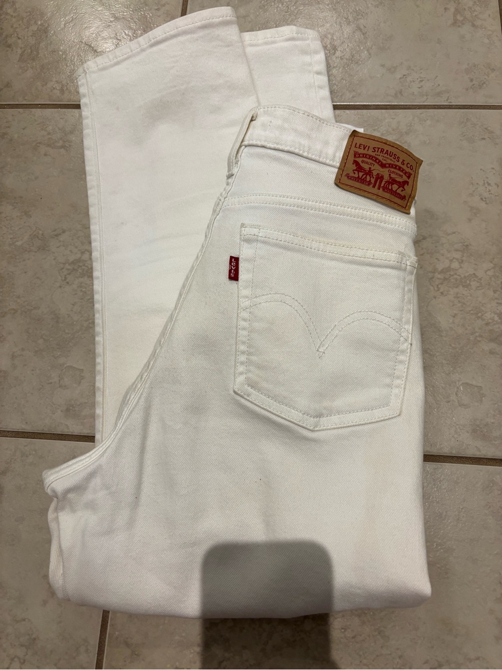 Levi's White Skinny Women's Jeans - Signature Back Pocket